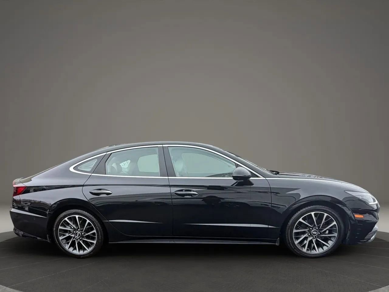Used 2020 Hyundai Sonata Limited FWD image 4