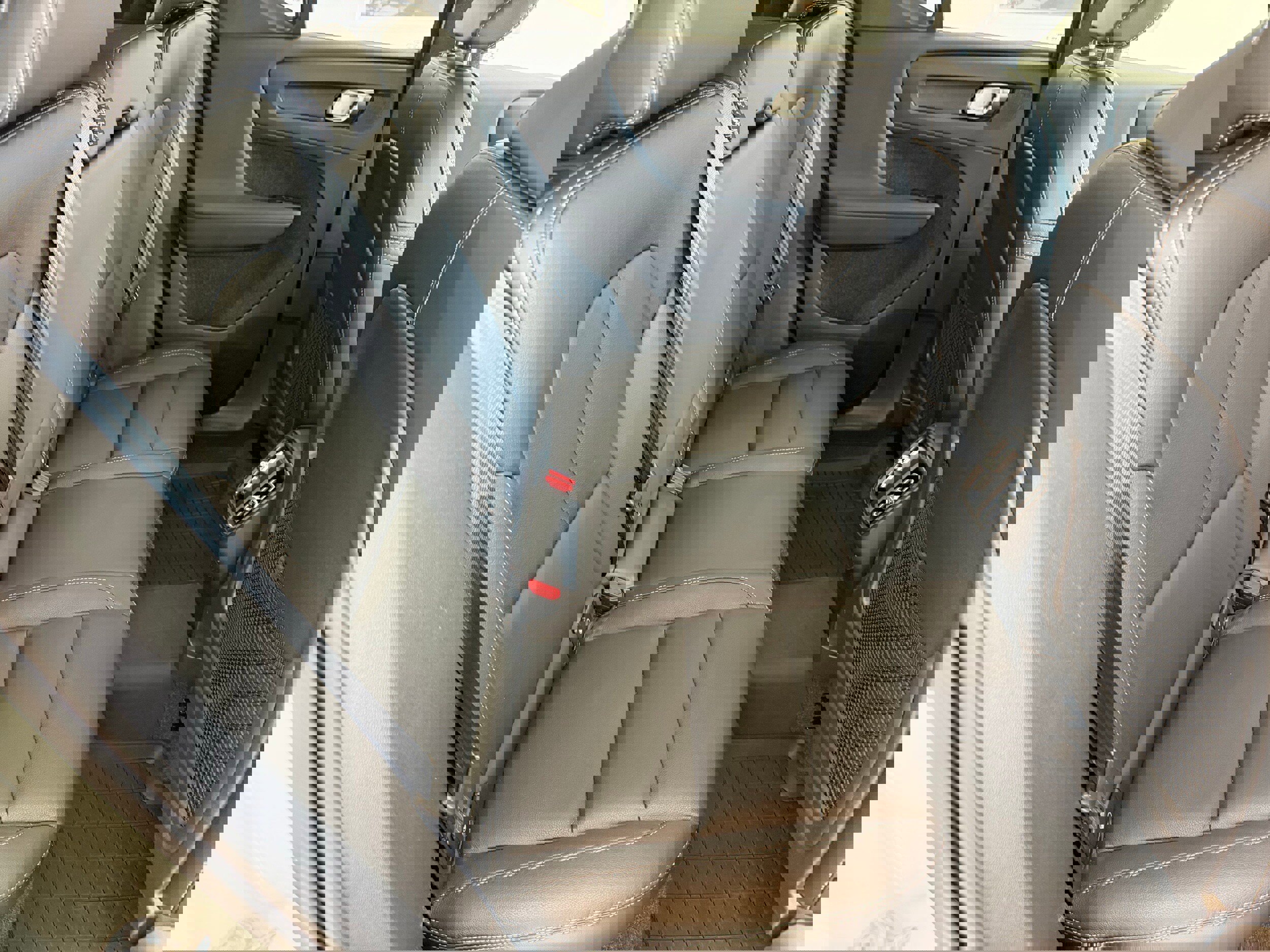 Certified 2025 Volvo XC40 B5 Plus image 25