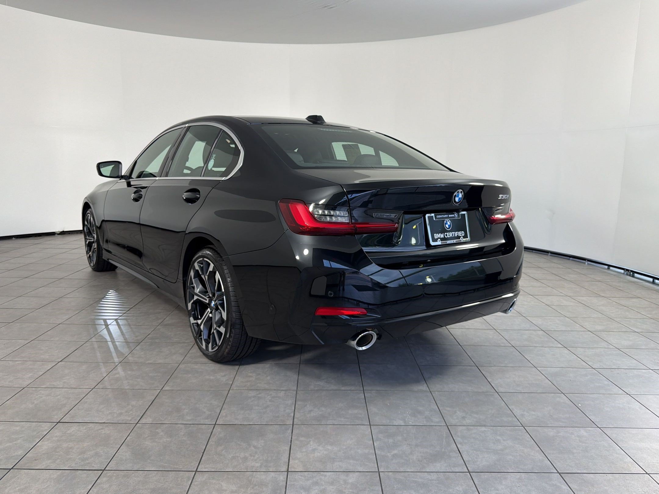 Used 2025 BMW 330i Sedan RWD image 3