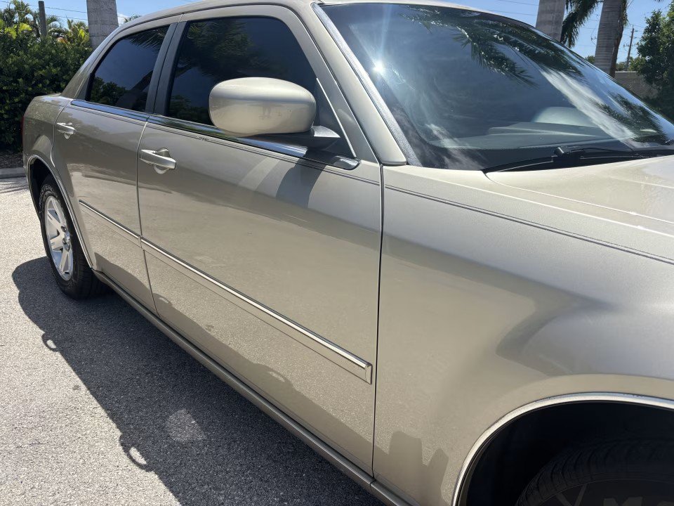 Used 2006 Chrysler 300 Touring RWD image 10