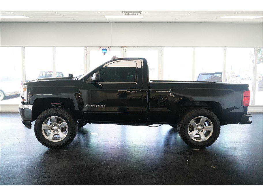 Used 2018 Chevrolet Silverado 1500 LT w/ LT Convenience Package image 4