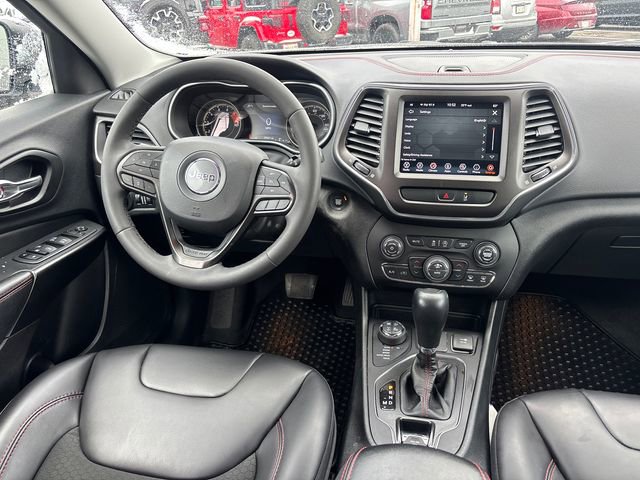 Used 2022 Jeep Cherokee Trailhawk image 9