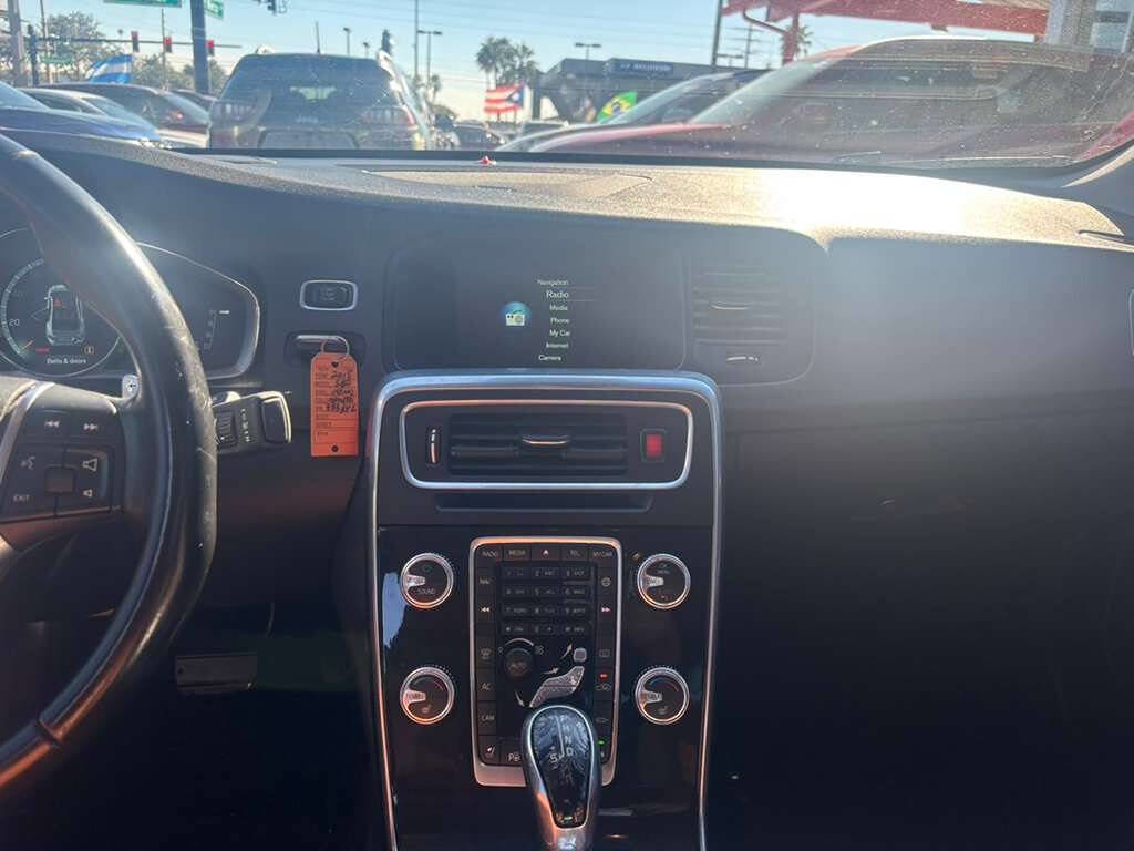 Used 2015 Volvo S60 T6 Platinum image 3