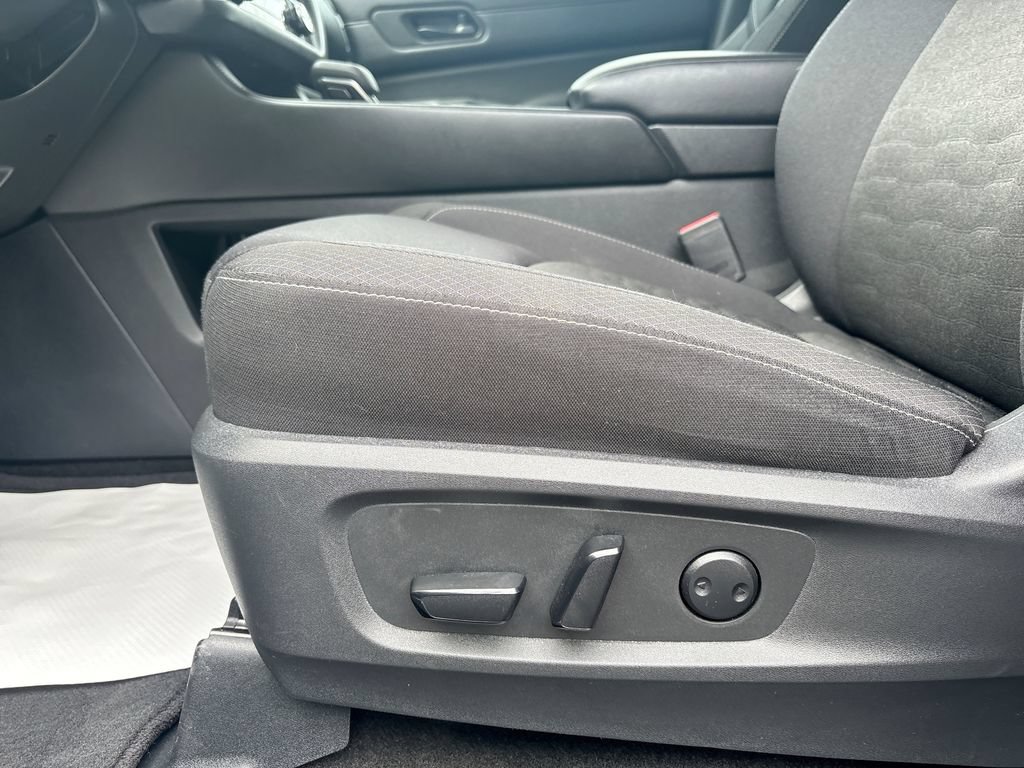 Used 2025 Nissan Pathfinder SV AWD/4WD image 16