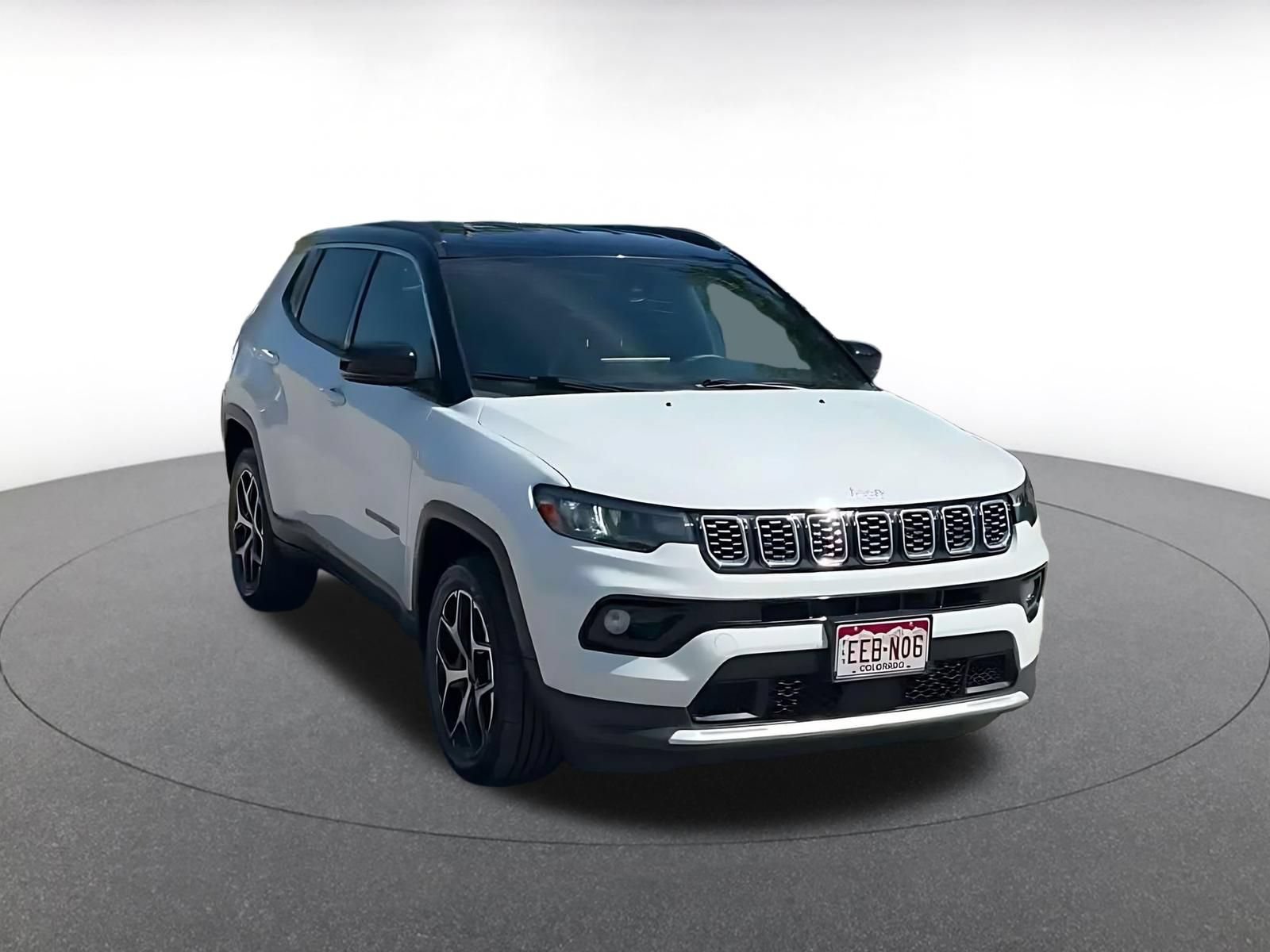 Used 2025 Jeep Compass Limited AWD/4WD image 3