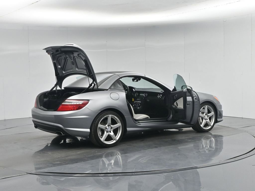 Used 2015 Mercedes-Benz SLK 250 image 4