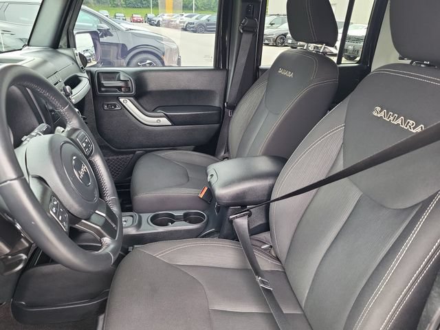 Used 2016 Jeep Wrangler Unlimited Sahara w/ Connectivity Group AWD/4WD image 11