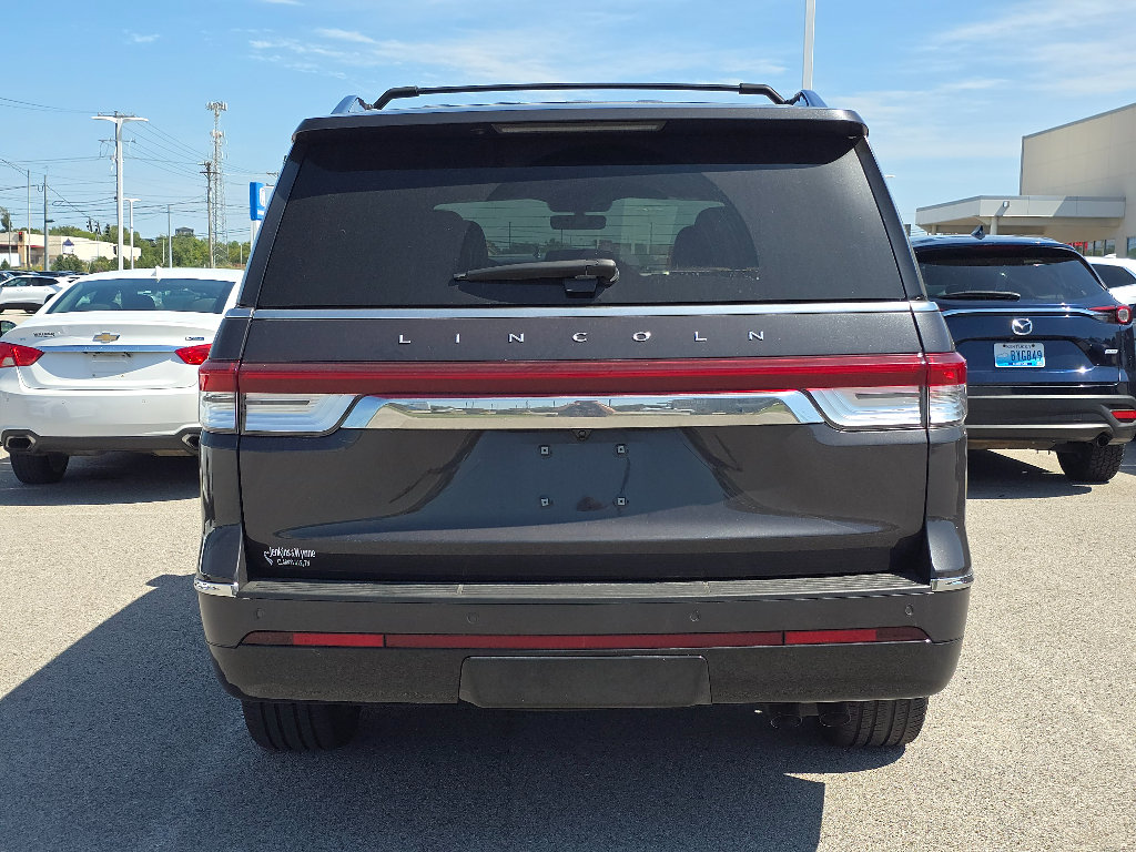 Used 2024 Lincoln Navigator Reserve AWD/4WD image 4
