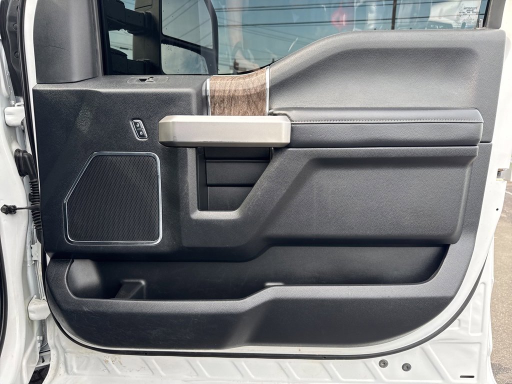 Used 2017 Ford F350 Lariat w/ Chrome Package image 27