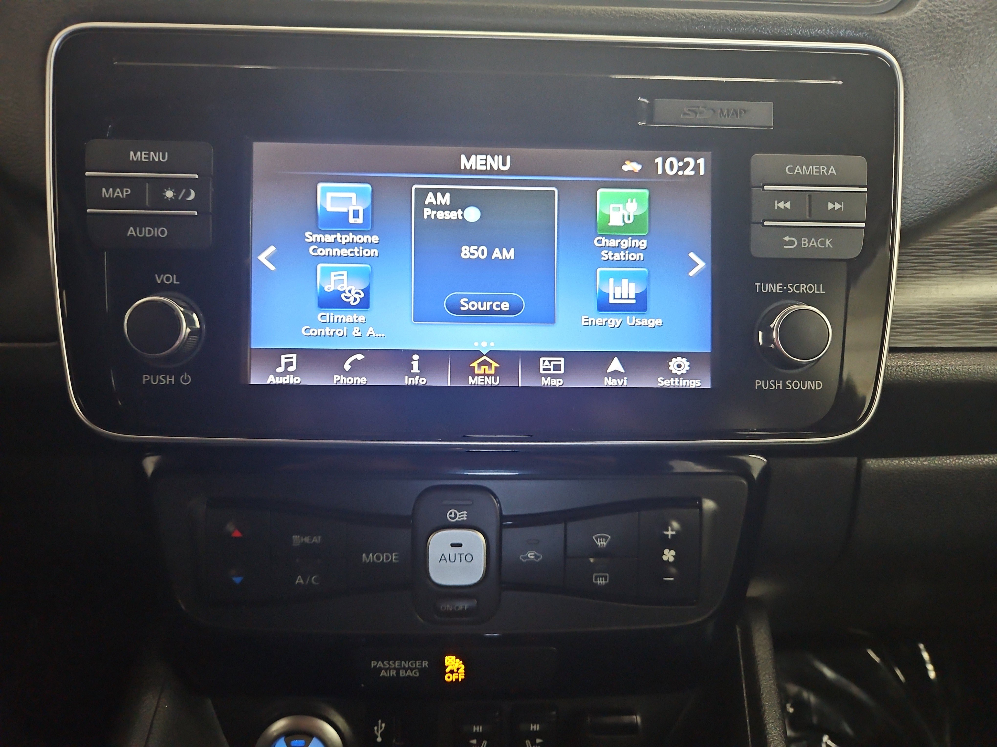 Used 2019 Nissan Leaf SV w/ SV Technology Package image 16