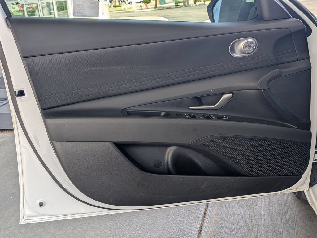 Used 2024 Hyundai Elantra SEL FWD image 31