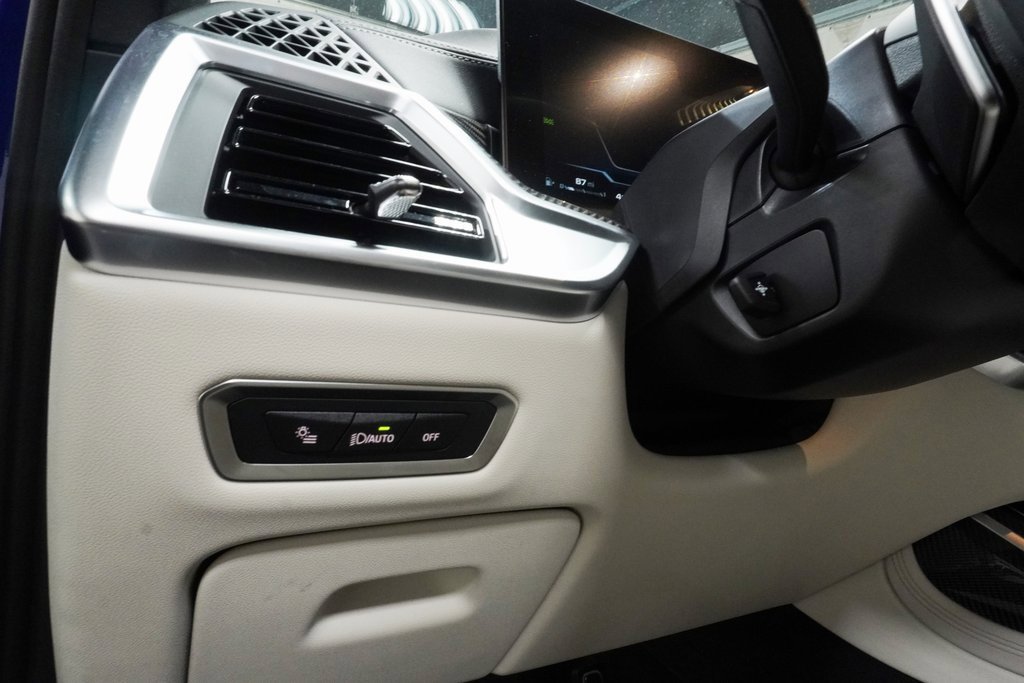 Used 2025 BMW X7 M60i image 27