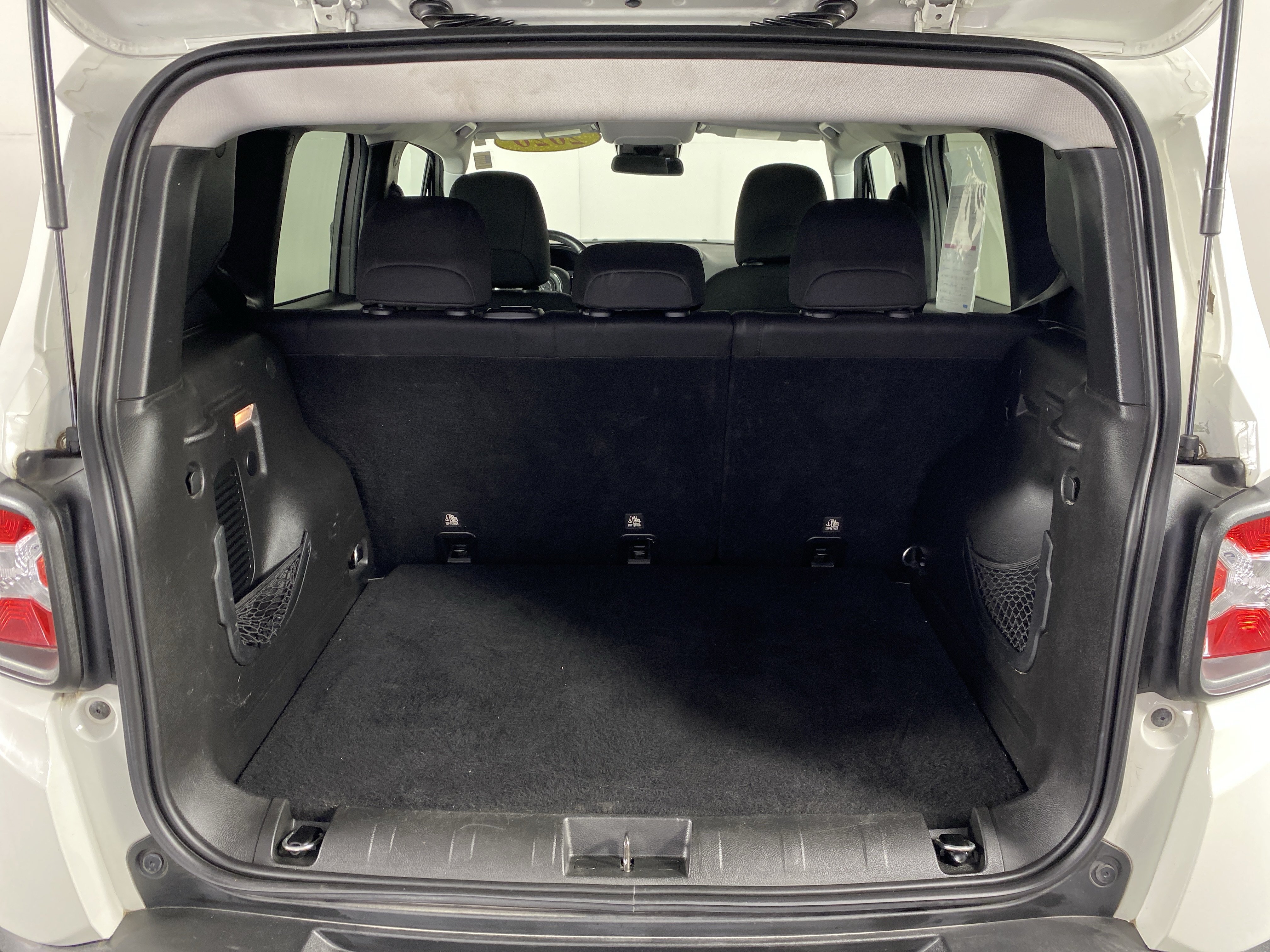 Used 2020 Jeep Renegade Latitude w/ Cold Weather Group AWD/4WD image 33