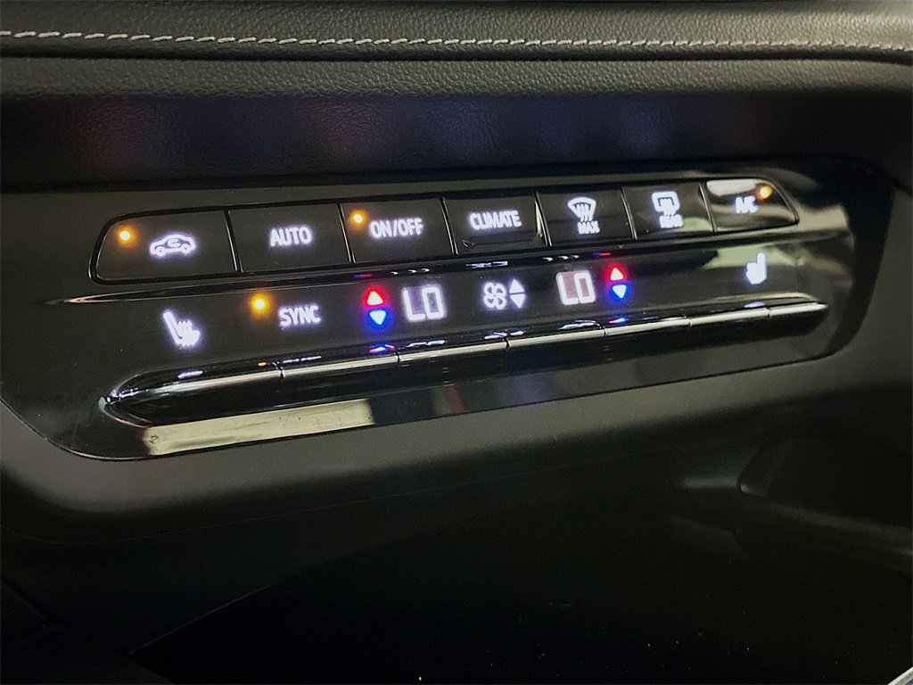 Used 2022 Buick Envision Essence w/ Technology Package I image 16