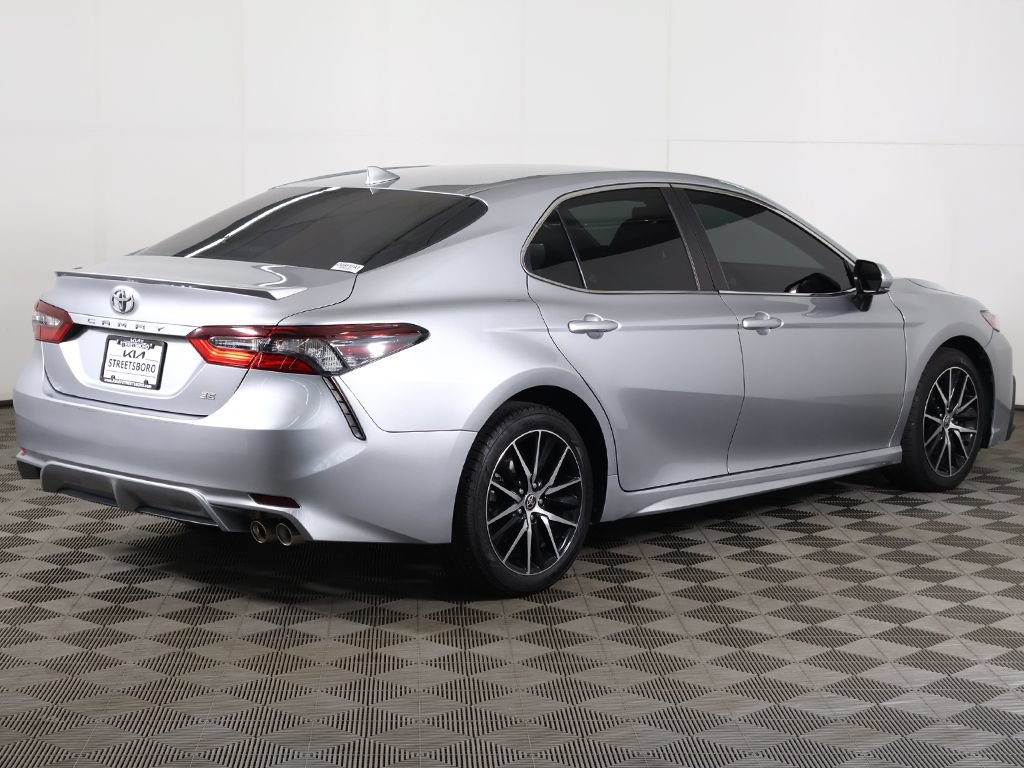 Used 2022 Toyota Camry SE FWD image 7