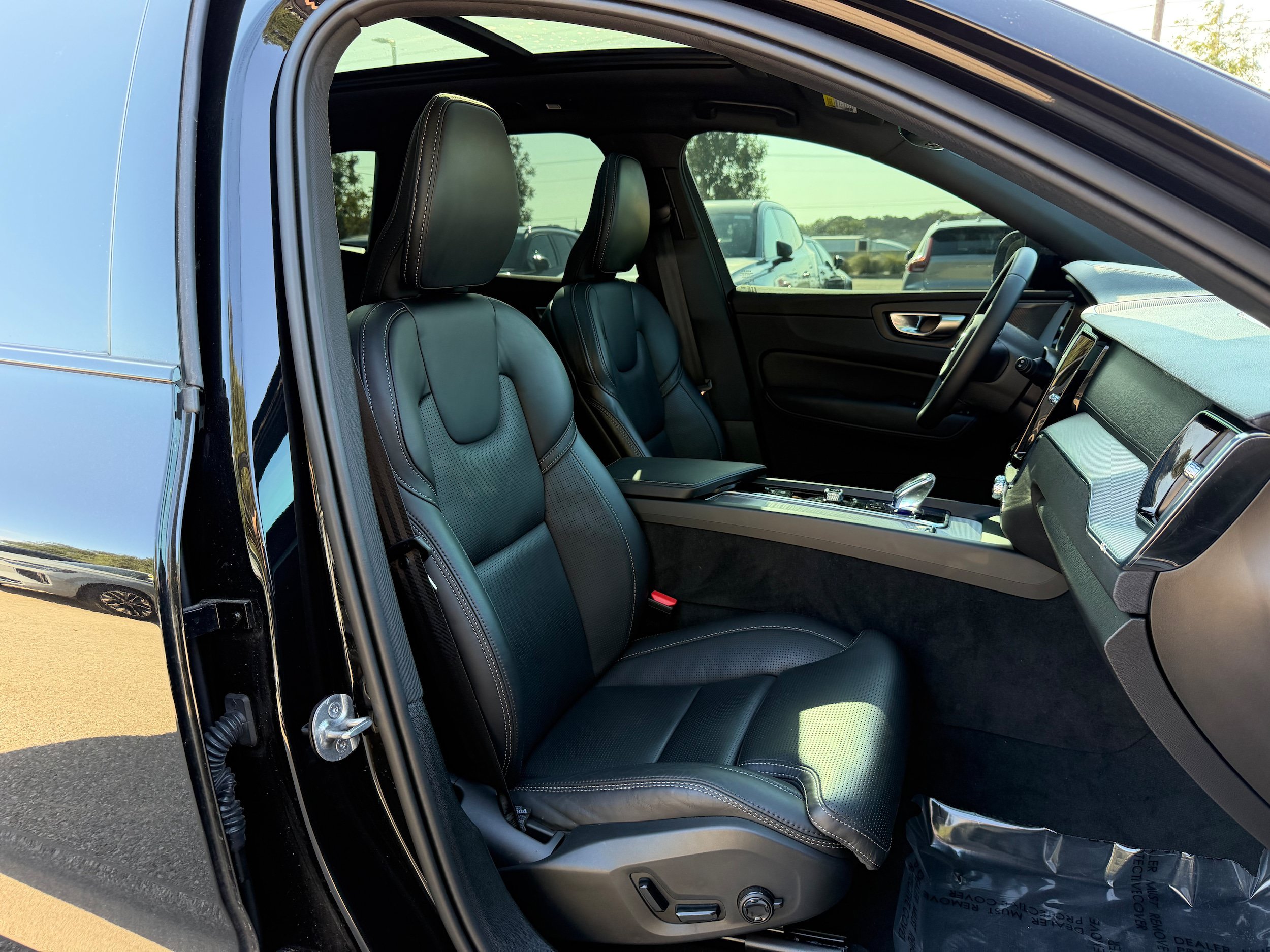 Used 2024 Volvo XC60 T8 Ultimate w/ Protection Package Premier AWD/4WD image 10