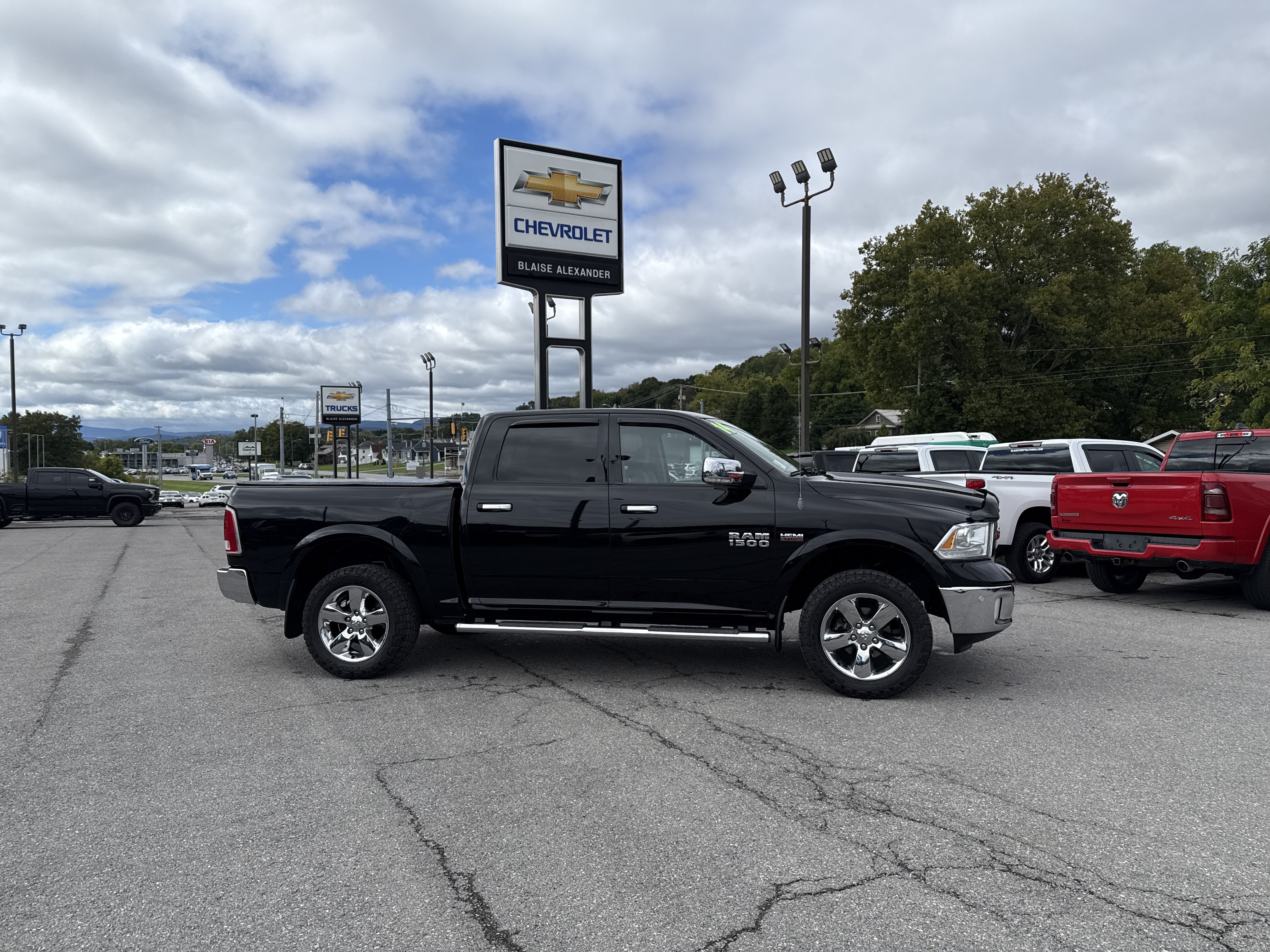 Used 2014 RAM 1500 Laramie AWD/4WD image 2