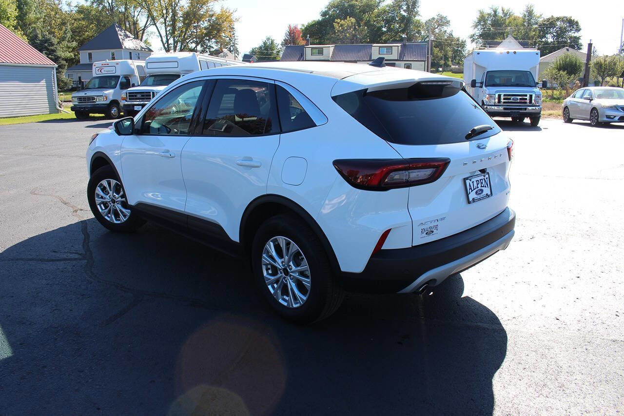 Used 2023 Ford Escape Active w/ Tech Pack #2 image 2