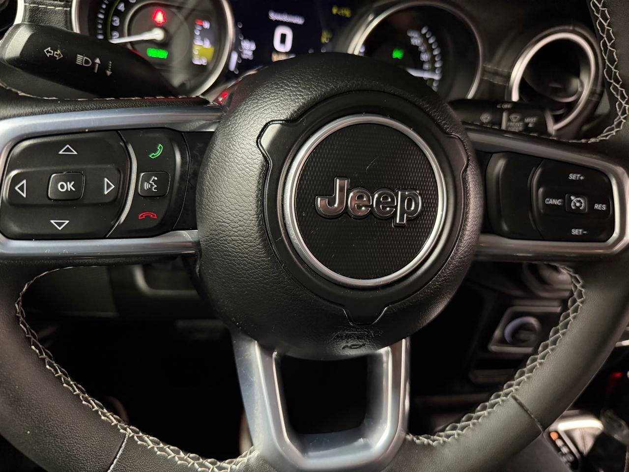 Used 2023 Jeep Wrangler Sahara AWD/4WD image 18