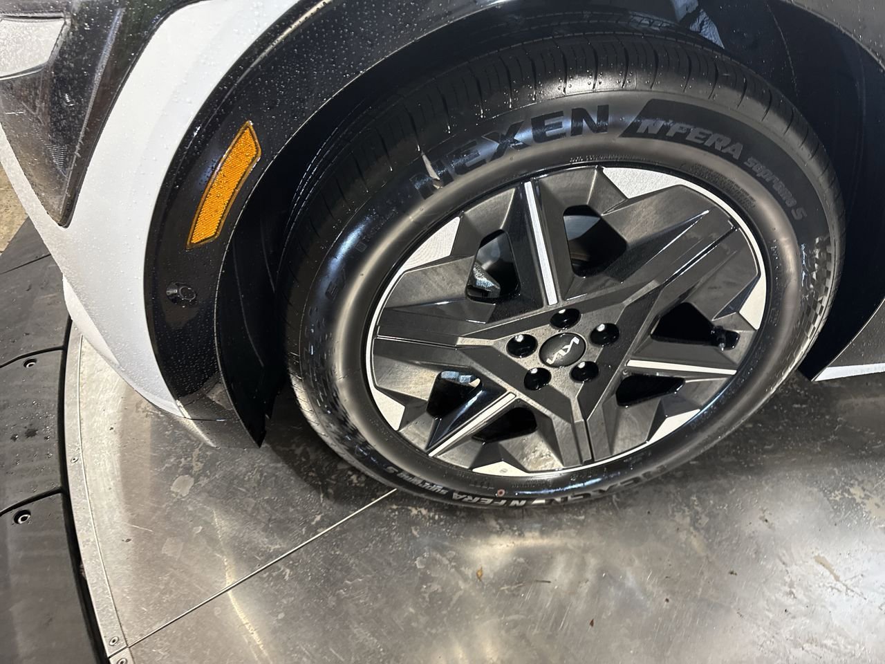 New 2025 Kia EV6 Wind image 10