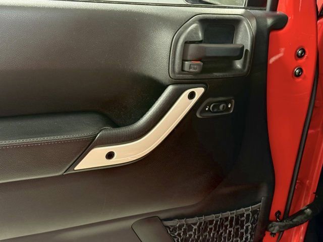 Used 2015 Jeep Wrangler Unlimited Sahara image 27