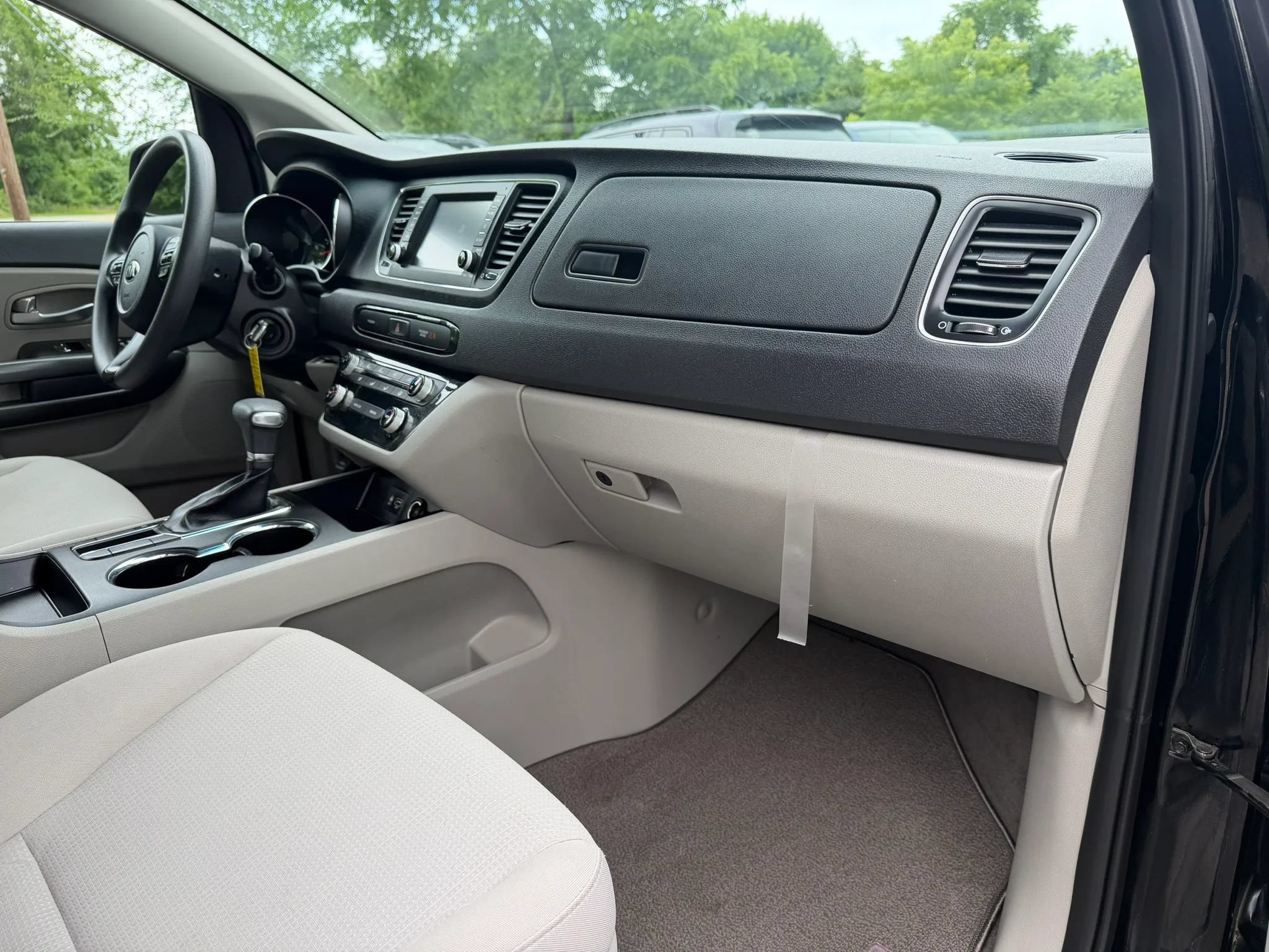 Used 2019 Kia Sedona LX FWD image 12