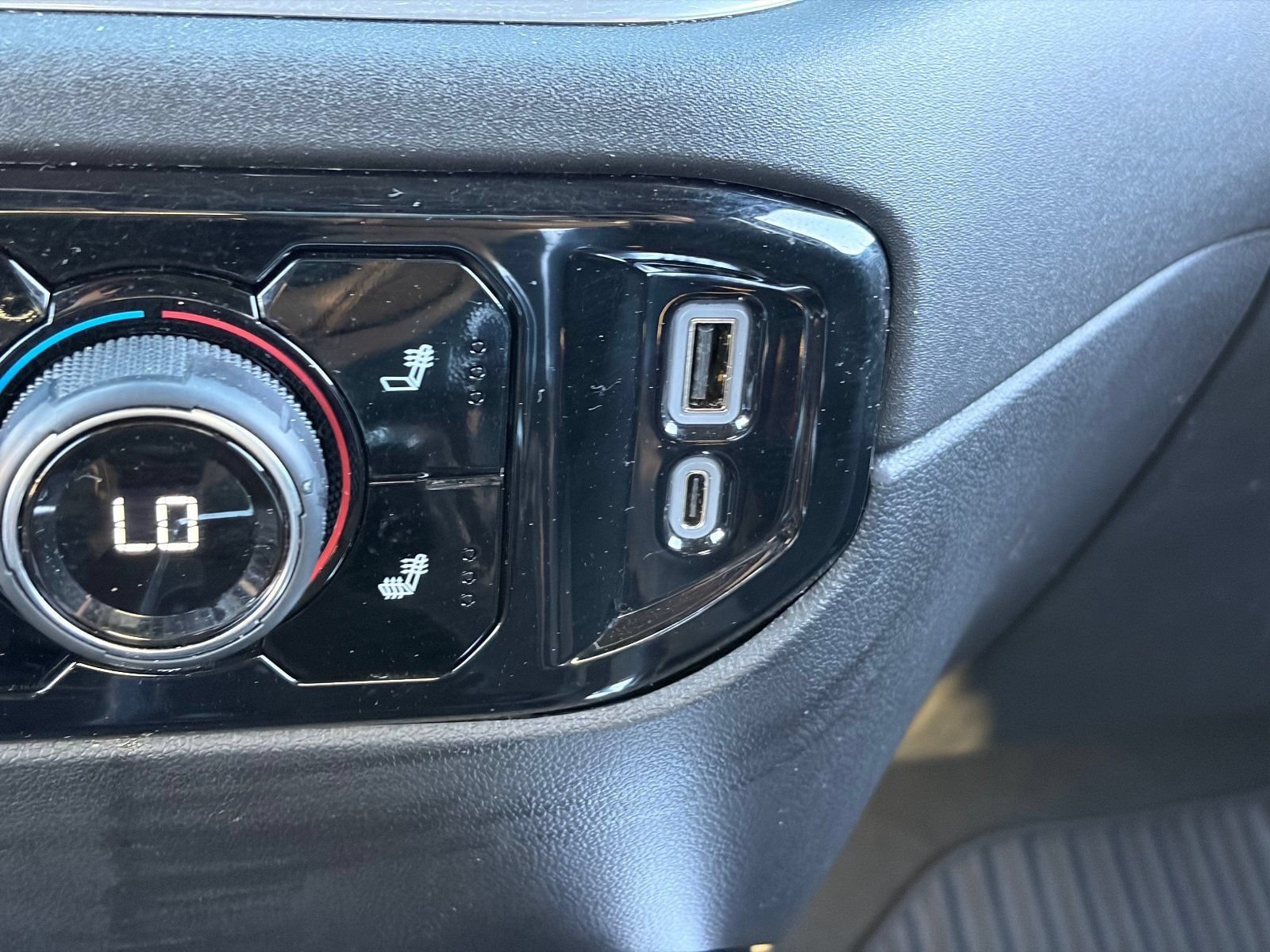 Certified 2025 Chevrolet Silverado 1500 RST AWD/4WD image 32
