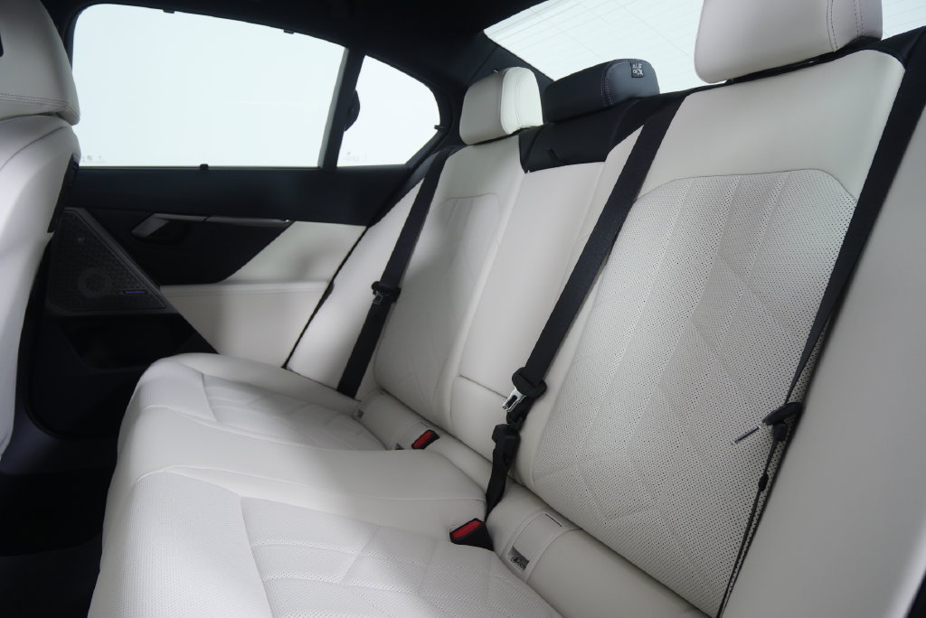 Used 2026 BMW 530i w/ Executive Package RWD image 16