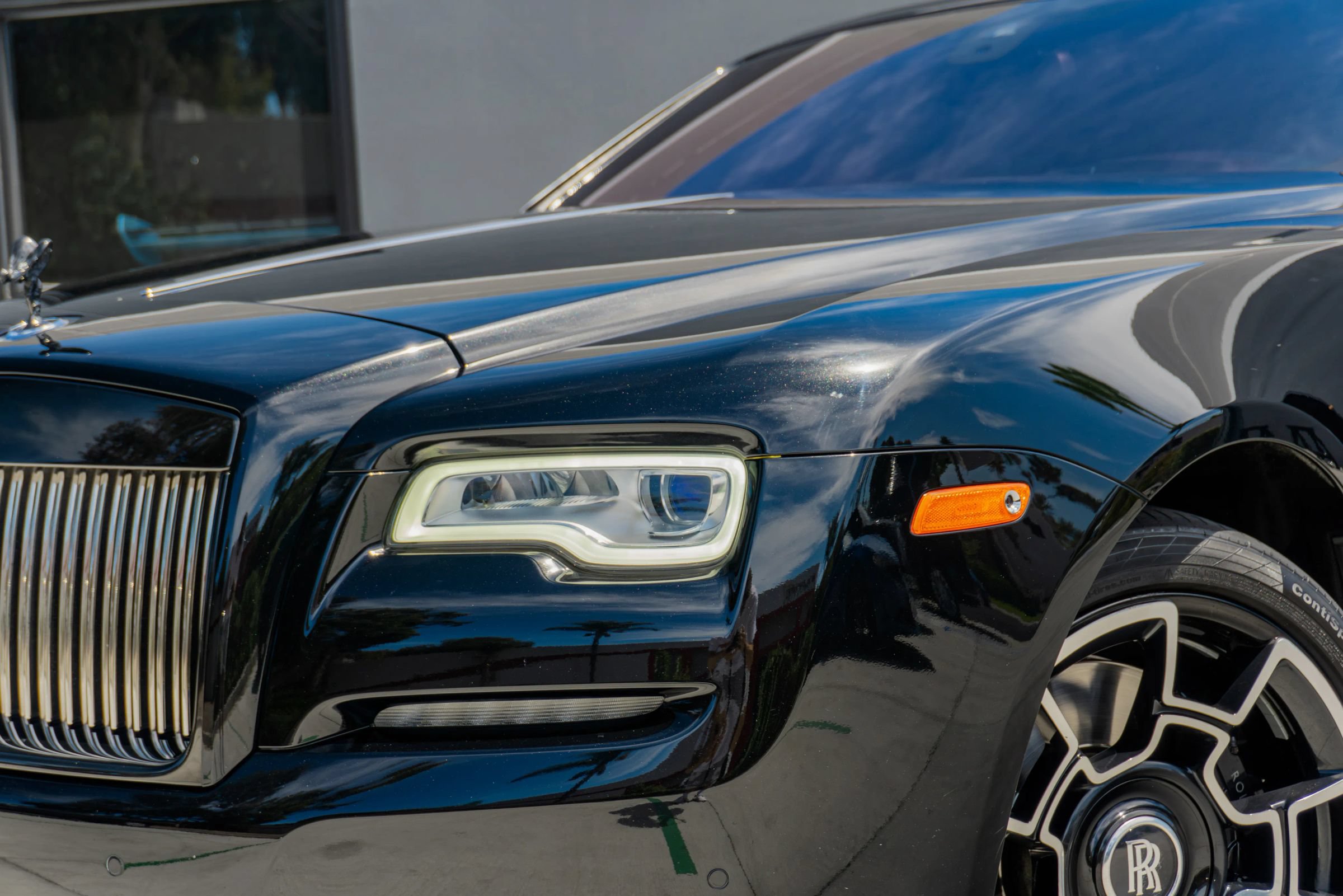 Used 2018 Rolls-Royce Dawn RWD image 25