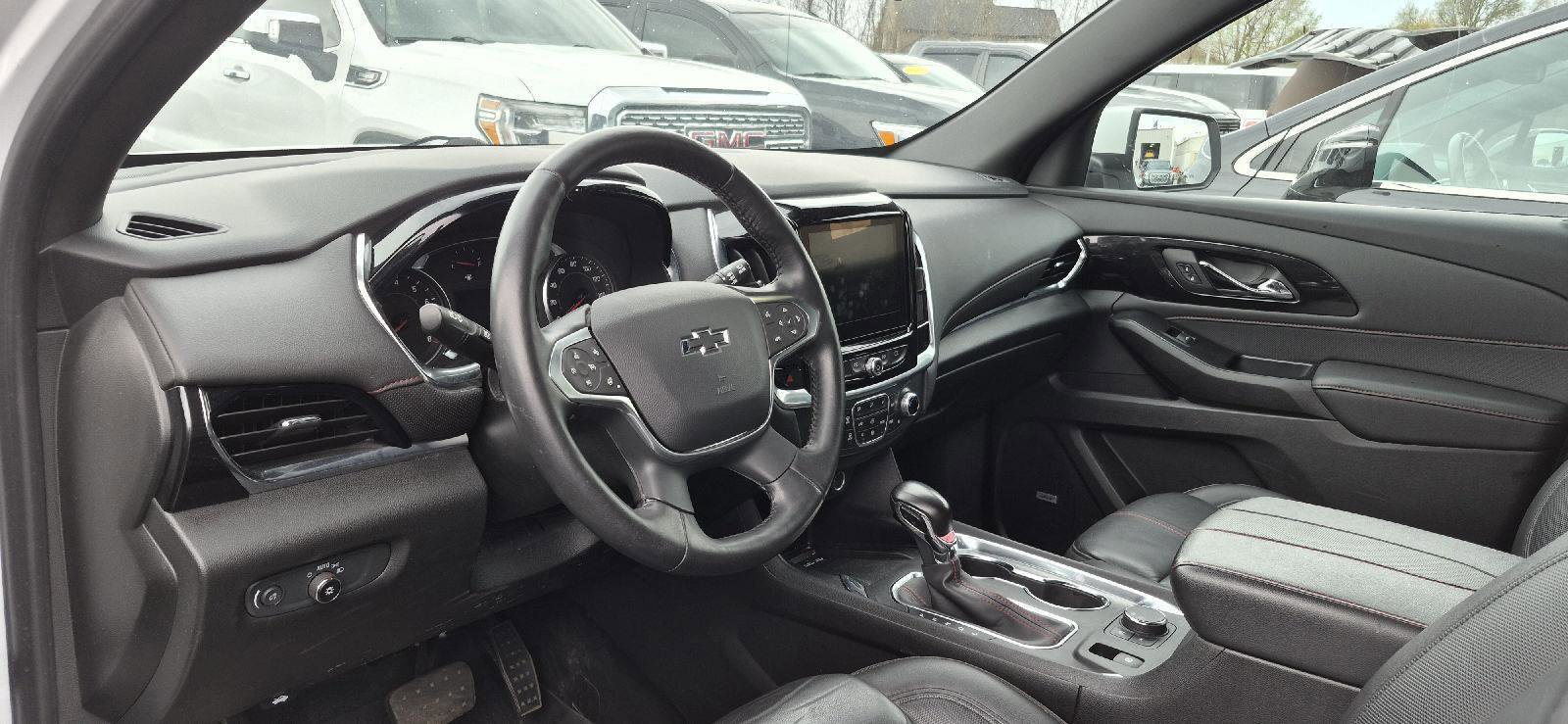 Used 2022 Chevrolet Traverse RS image 9