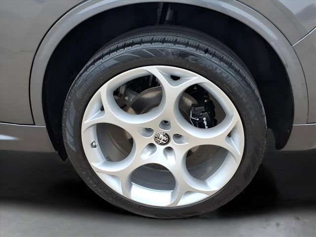 Used 2023 Alfa Romeo Stelvio Ti Lusso w/ Quick Order Package 22X Lusso image 28