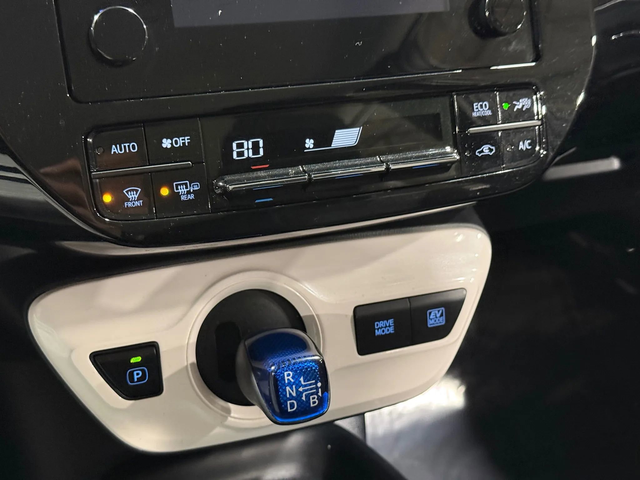 Used 2017 Toyota Prius Two image 33