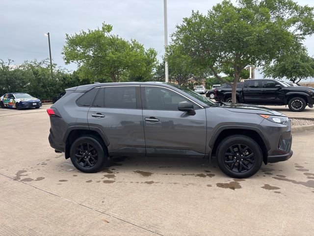 Used 2022 Toyota RAV4 LE FWD image 4