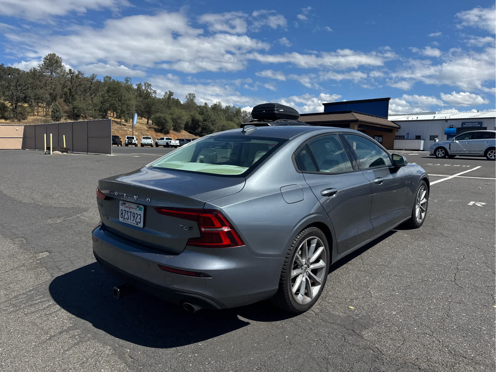 Used 2021 Volvo S60 T6 Momentum AWD/4WD image 3