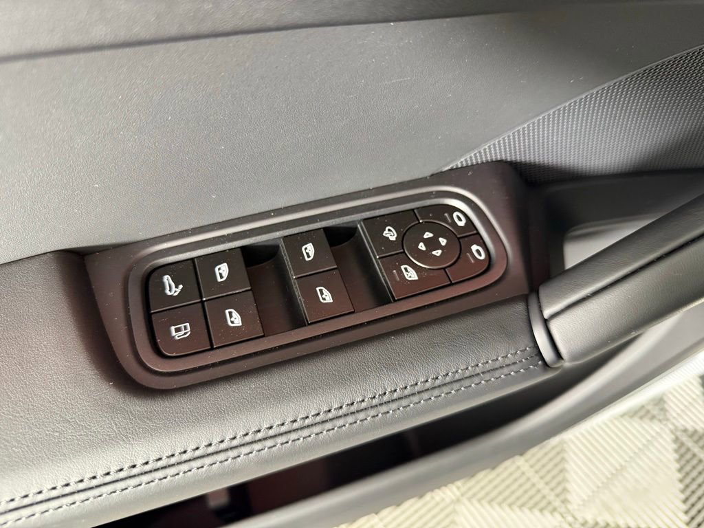New 2025 Porsche Cayenne Turbo image 26