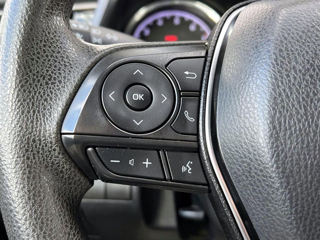 Used 2020 Toyota Camry LE image 24