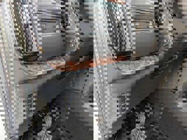 Used 2025 Nissan Armada SL image 24