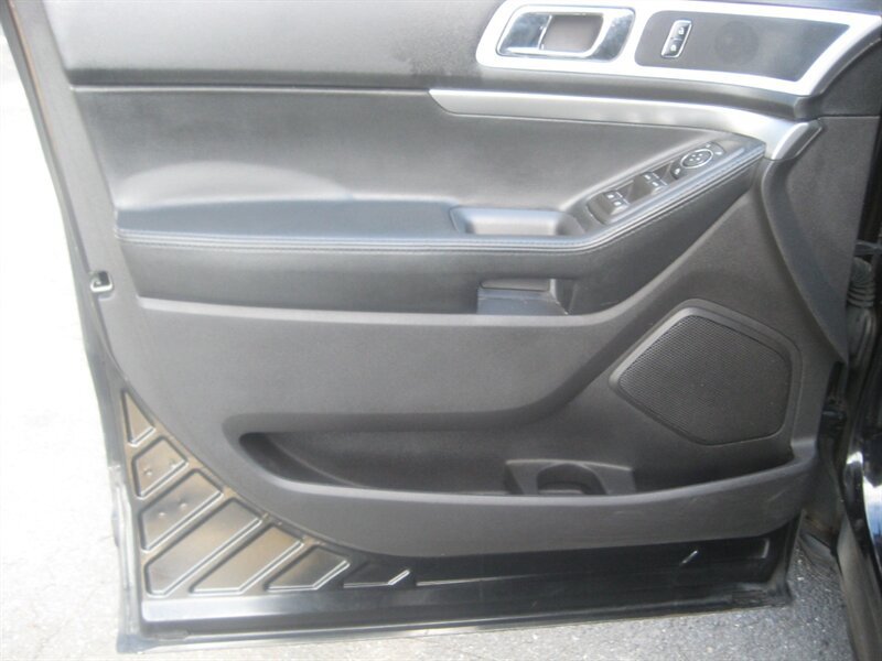 Used 2015 Ford Explorer XLT FWD image 7