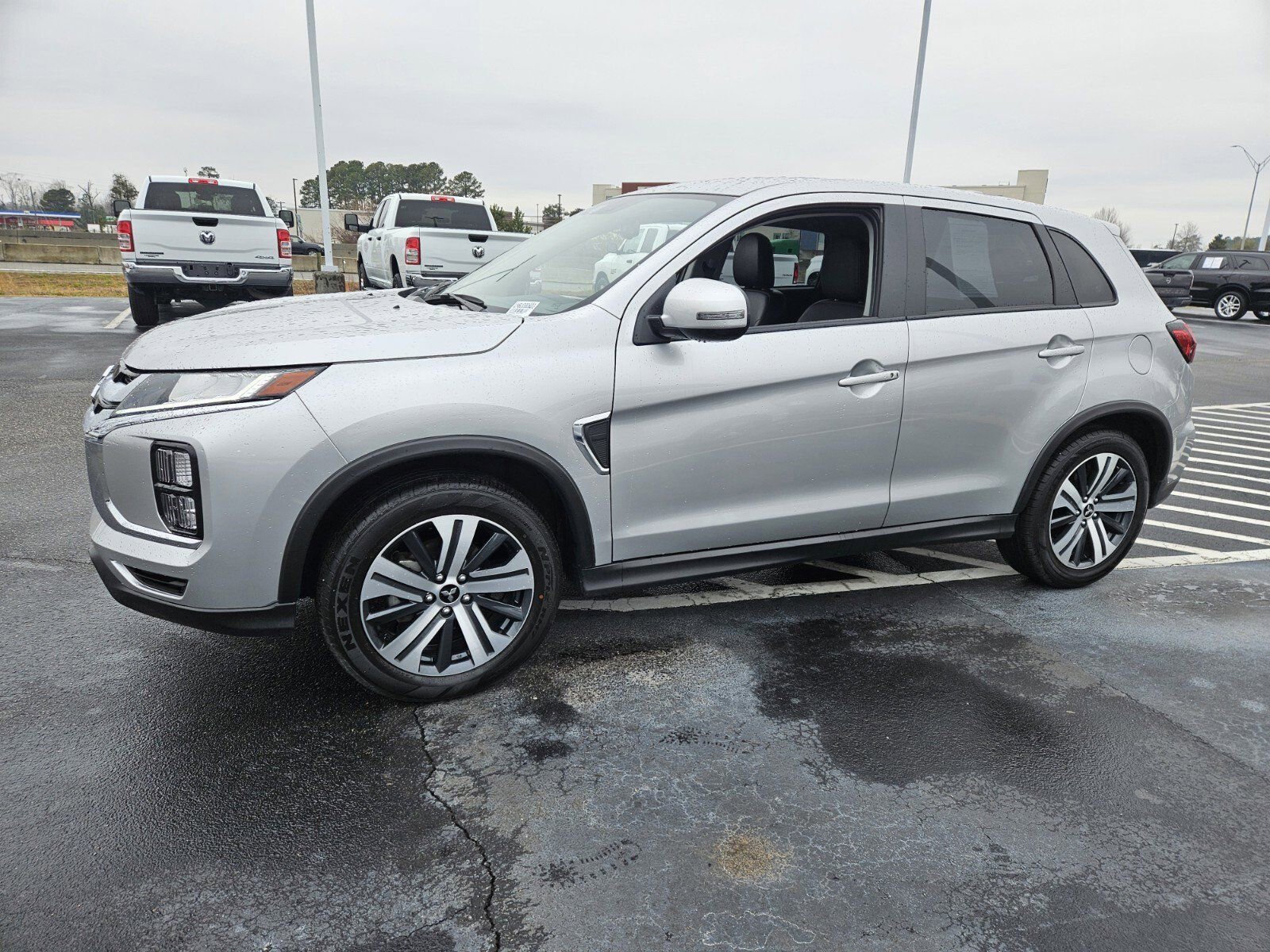 Used 2025 Mitsubishi Outlander Sport SE image 3