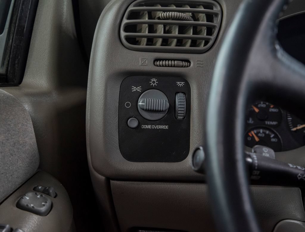Used 2002 Chevrolet S10 Pickup LS w/ LS Preferred Equipment Group AWD/4WD image 18