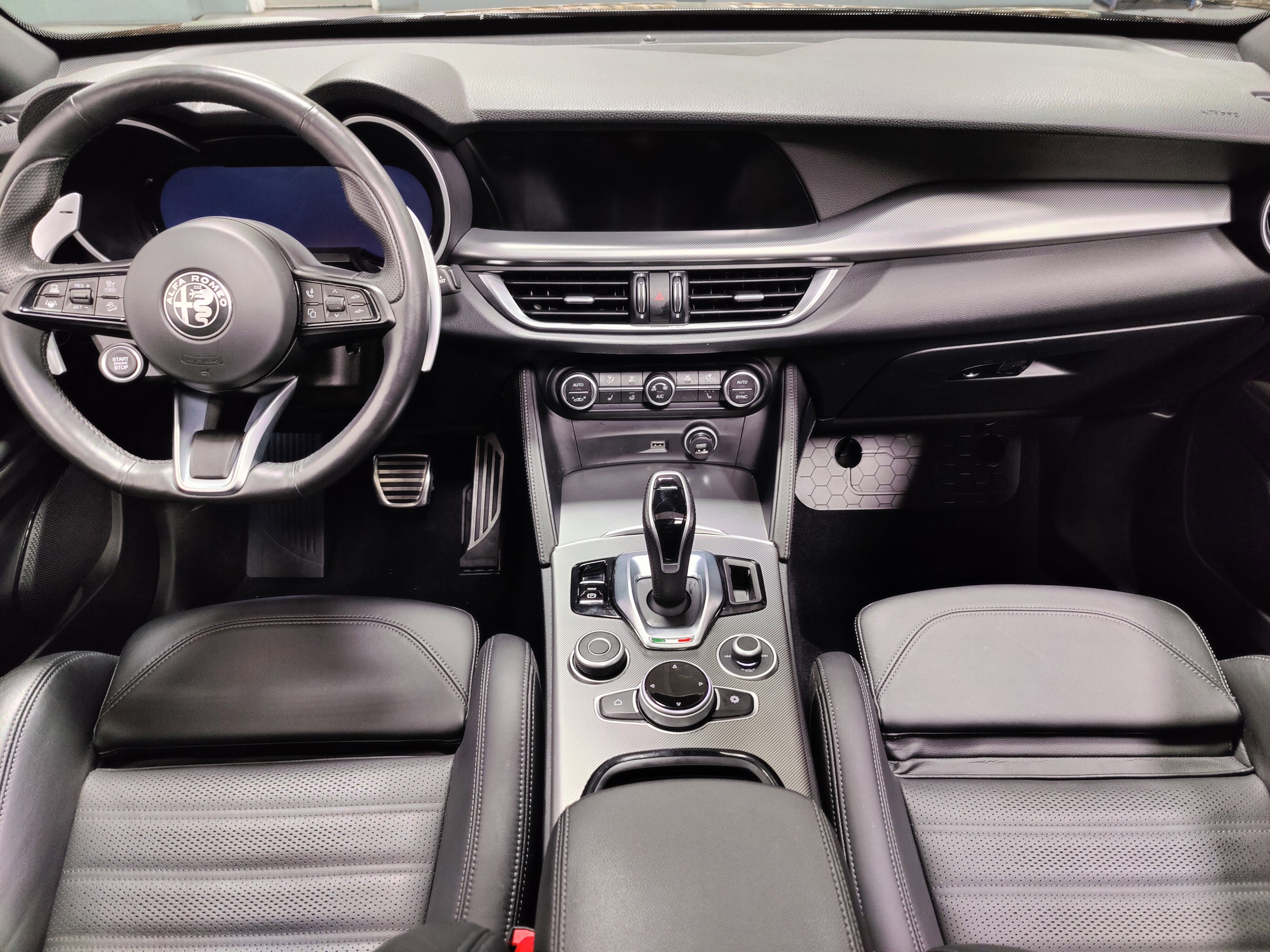 Certified 2024 Alfa Romeo Stelvio Veloce image 21