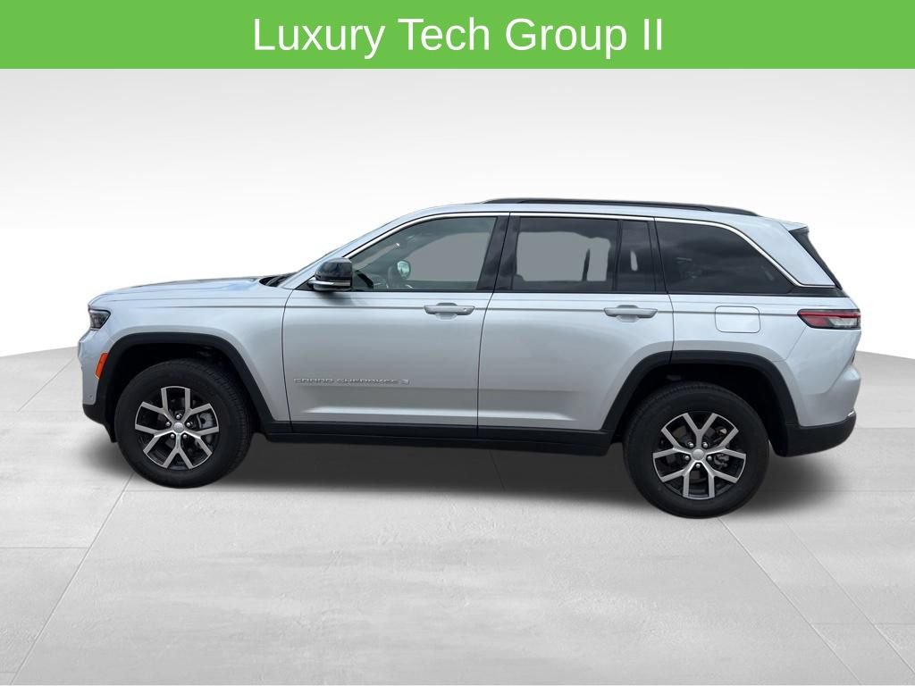 Used 2025 Jeep Grand Cherokee Limited w/ Luxury Tech Group II AWD/4WD image 8