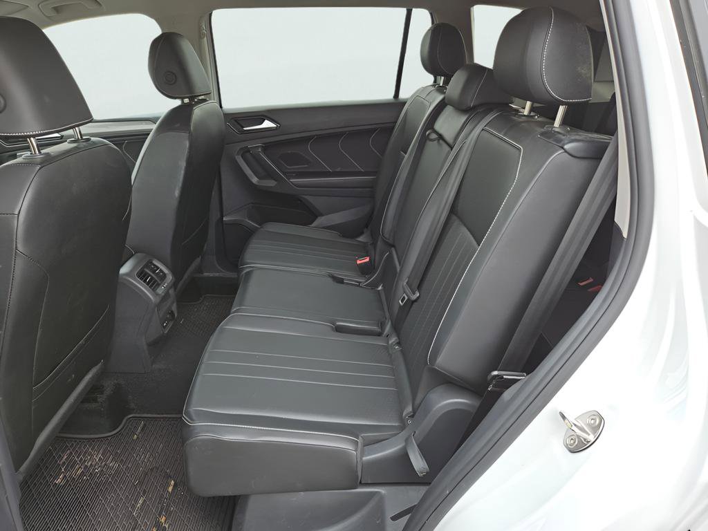 Used 2024 Volkswagen Tiguan SE image 20