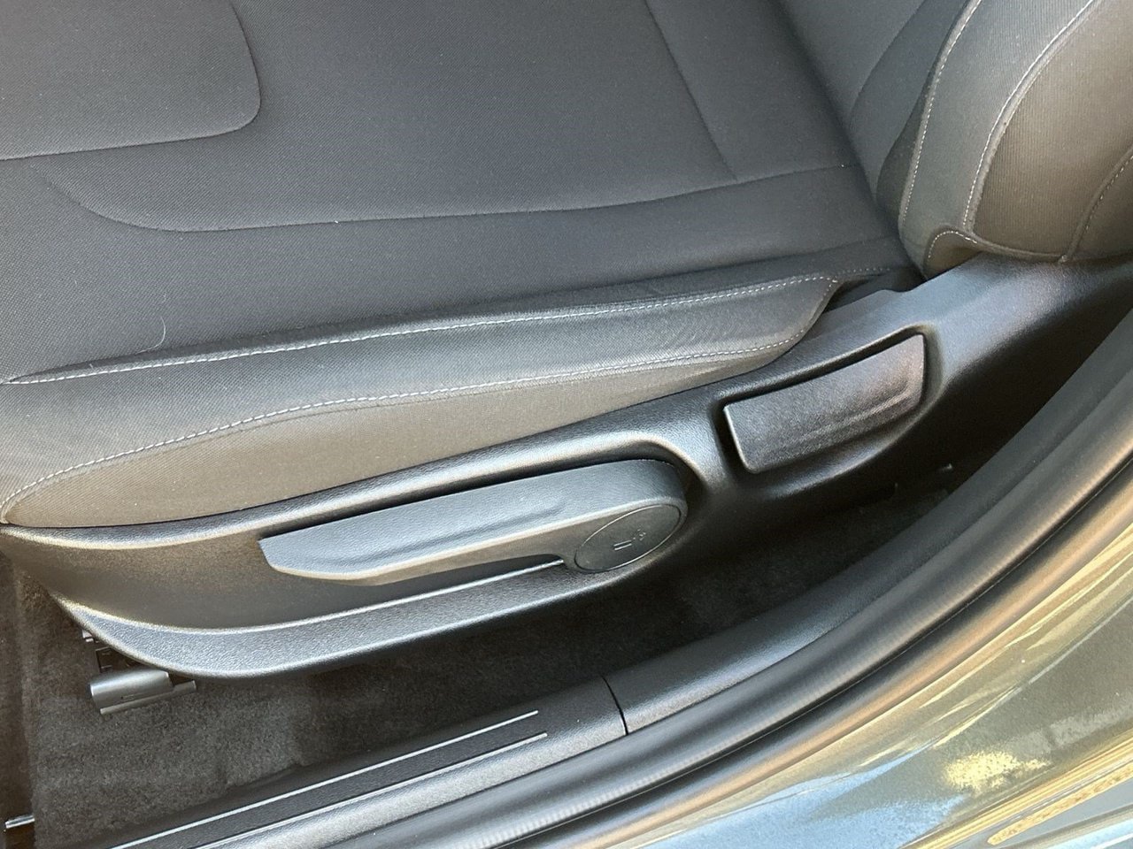 Used 2025 Hyundai Elantra Sport FWD image 17