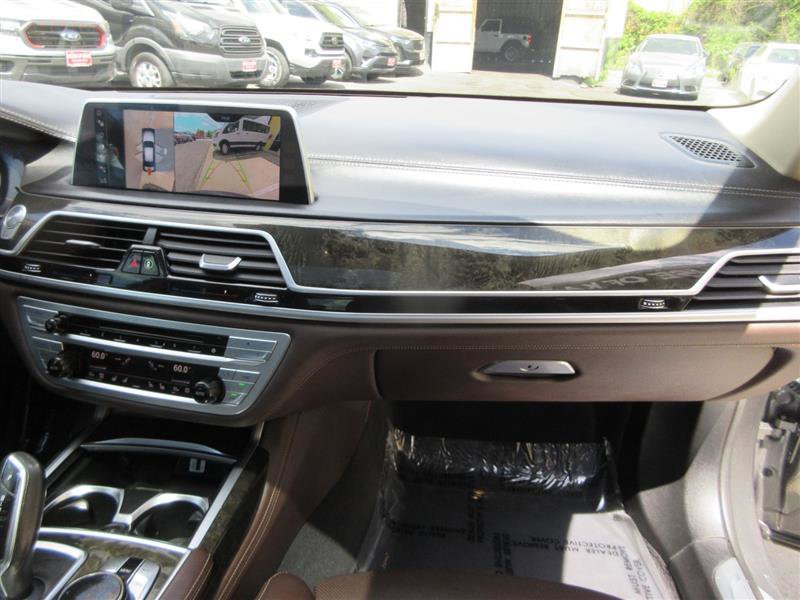 Used 2017 BMW 740i RWD image 32
