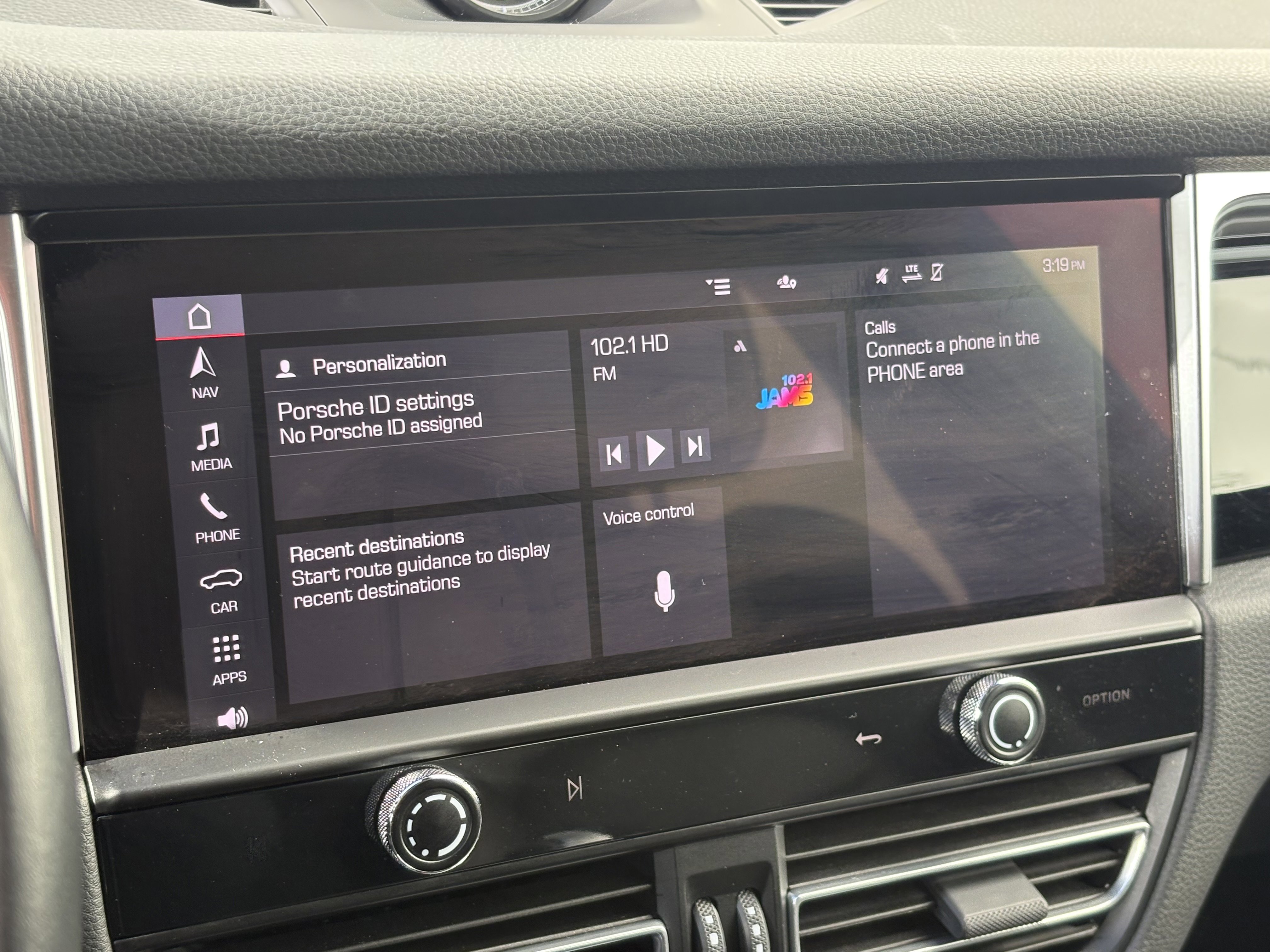 Used 2024 Porsche Macan image 21