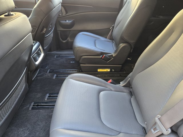 Certified 2025 Kia Carnival SX Prestige FWD image 37