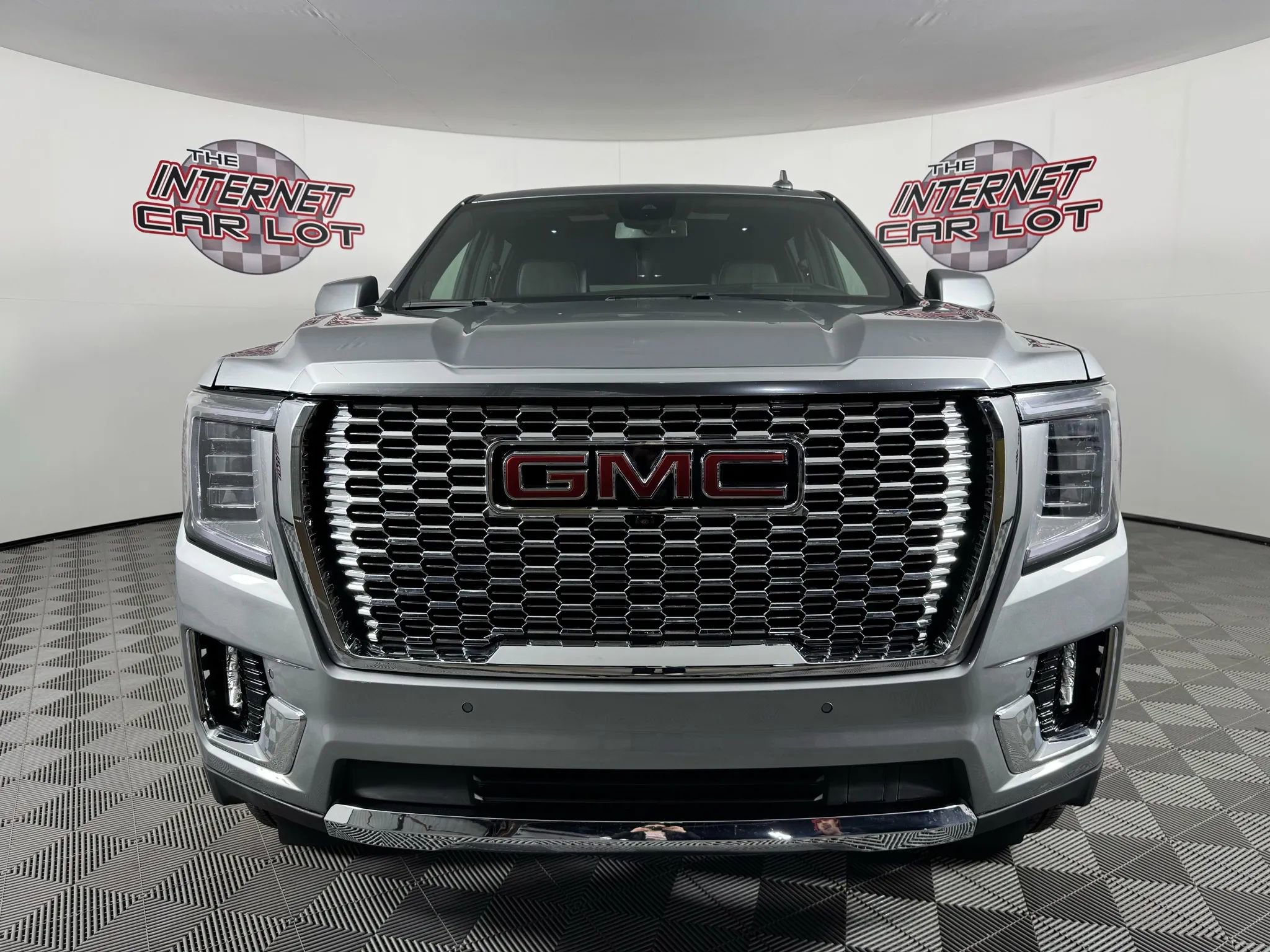 Used 2023 GMC Yukon XL Denali image 2