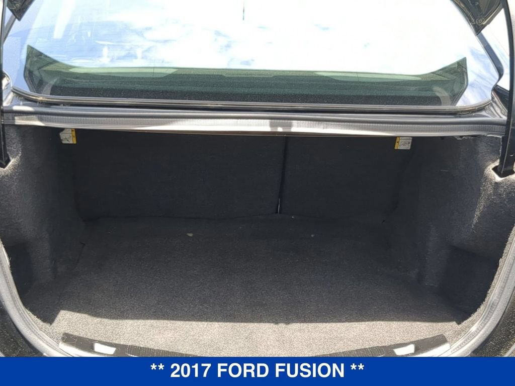 Used 2017 Ford Fusion SE w/ Fusion SE Technology Package AWD/4WD image 5