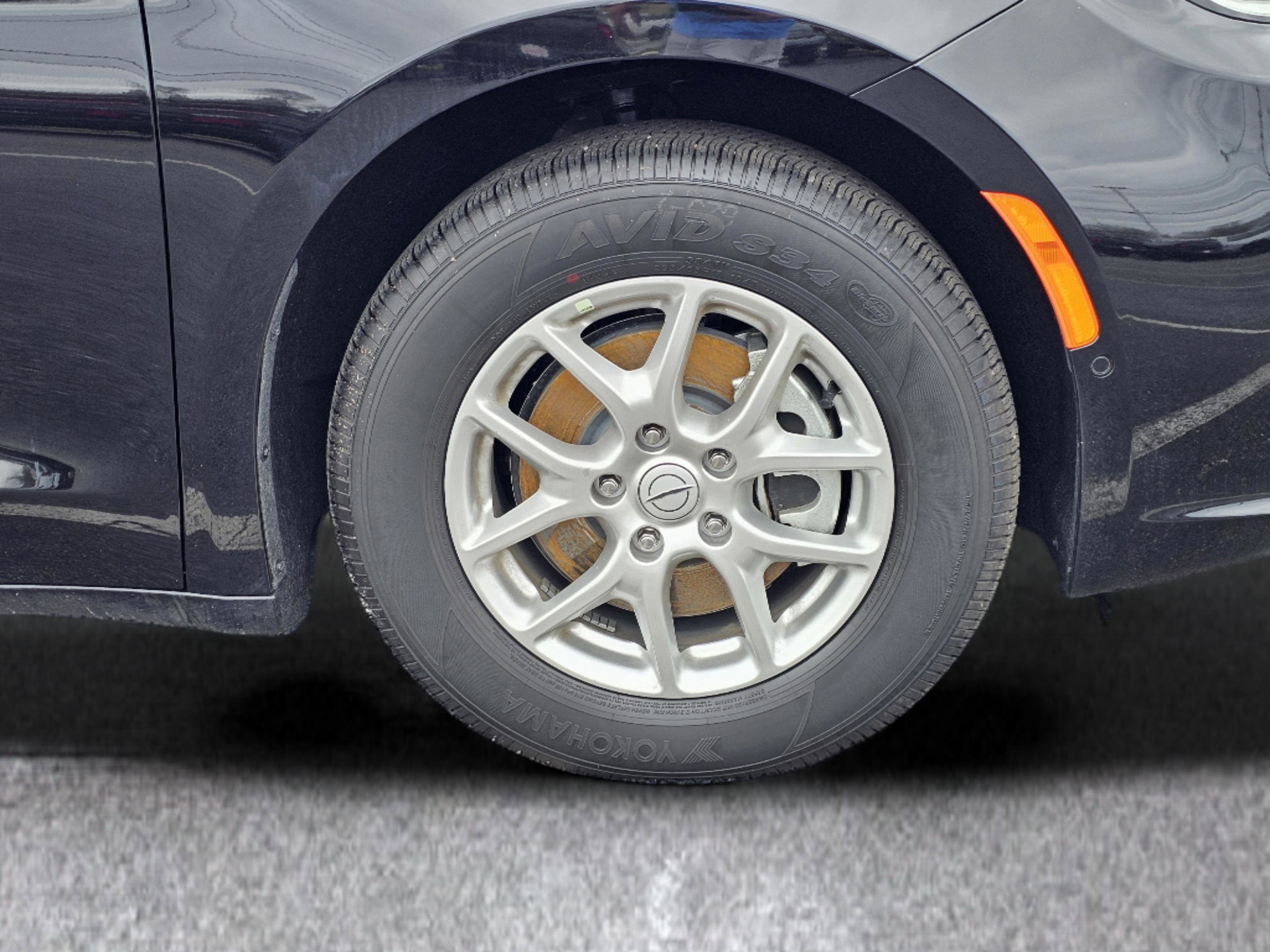 New 2026 Chrysler Pacifica Select image 6